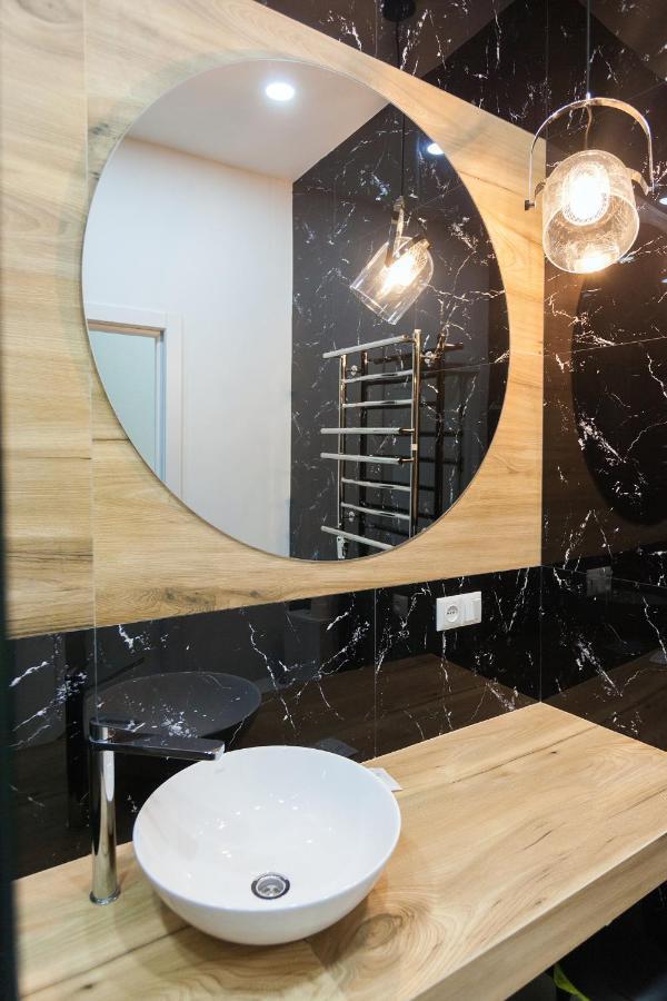 Leogrand Apartments On Khmelnytskoho 11 리비프 외부 사진