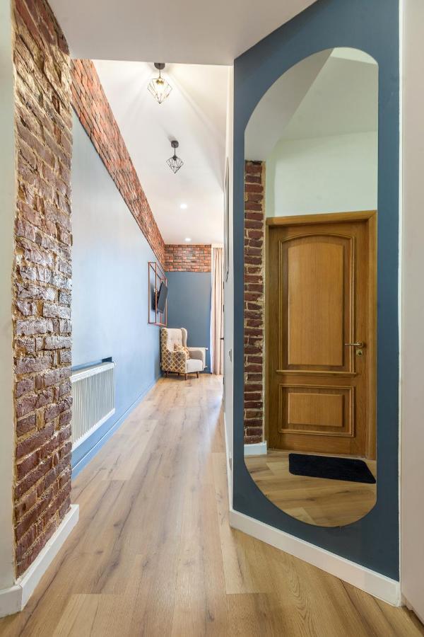 Leogrand Apartments On Khmelnytskoho 11 리비프 외부 사진